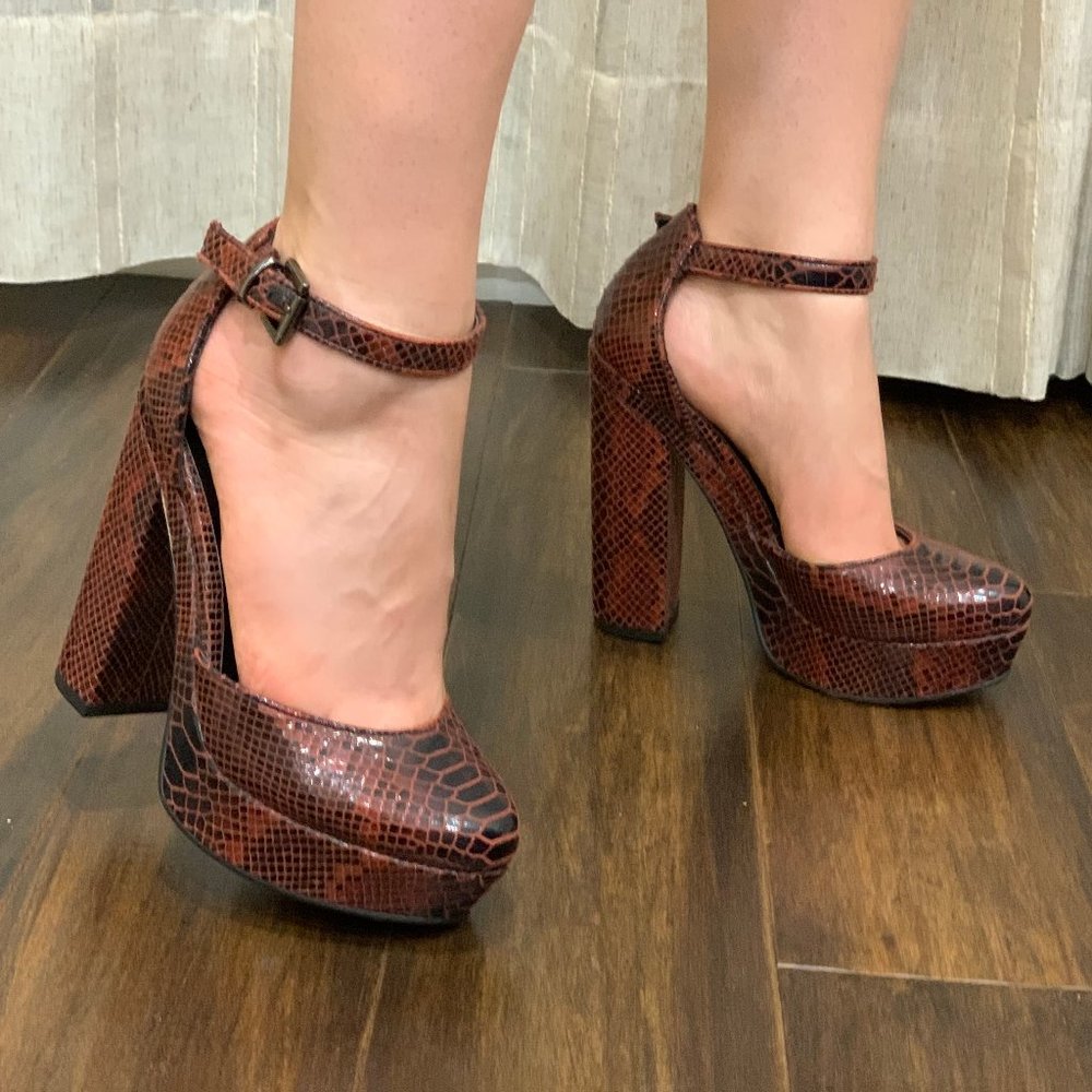 OFFICE London Snakeskin Platform Heels Sz 7.5